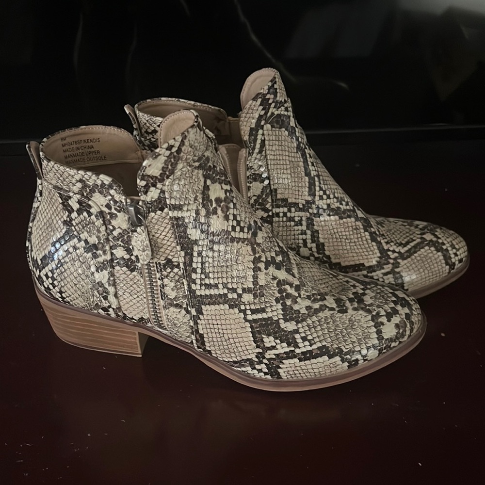 MIA ankle boots. Only worn once, great condition! Size 8 OBO